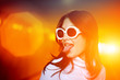 Foto: Fun portrait of young woman at disco sticking her tongue out Fun portrait of young woman at disco sticking her tongue out