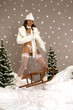 Foto: Winterfrau mit Schlitten Winterfrau mit Schlitten