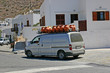 camionette transportant des pots en terre,Grèce