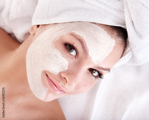 Foto: Girl with clay facial mask. Girl with clay facial mask.