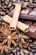Cannelle, anis étoilé sur chocolat et grains de café