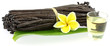 botte de vanille Bourbon et petit verre de liqueur de vanille