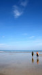 surfeurs sur le sable - Hendaye