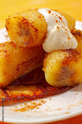 Photo: Baked caramelized bananas with cream Baked caramelized bananas with cream