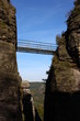 brücke über felsschlucht