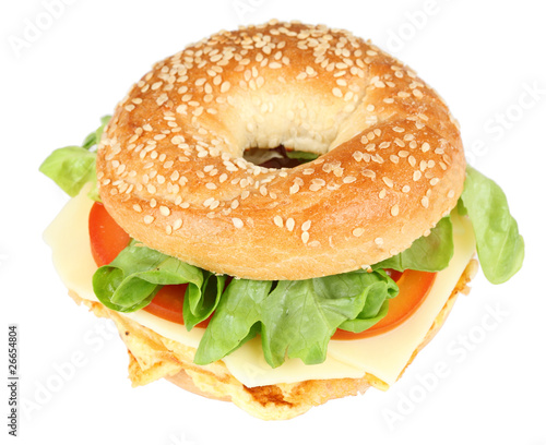 Foto: Fresh bagel sandwich isolated over white background Fresh bagel sandwich isolated over white background