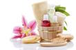 Holzschale mit Beautyprodukten