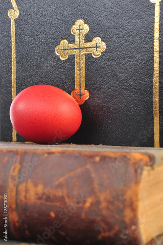 Foto: Easter eggs on a book Easter eggs on a book