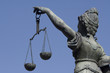Waage des Justizia-Brunnens am Frankfurter Römer