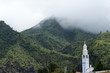Montagne la tête dans les nuages autour de Cilaos Montagne la tête dans les nuages autour de Cilaos