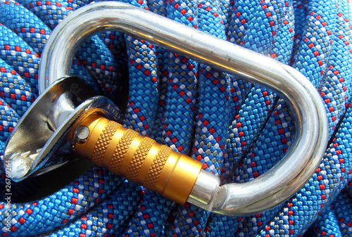 Photo: corde escalade bleue et mousqueton corde escalade bleue et mousqueton