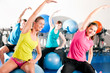 Gymnsastik auf Fitnessball