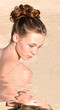 jeune fille au chignon