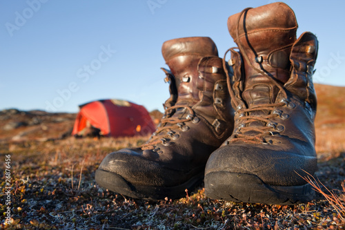 Foto: Wanderstiefel vor dem Zelt in Lappland Wanderstiefel vor dem Zelt in Lappland