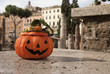 Zucca di Halloween tra le rovine dell'Antica Roma
