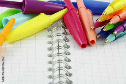 Photo: stylos à bille sur carnet à spirale stylos à bille sur carnet à spirale