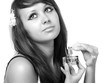 Foto: Young woman applying perfume on her neck. Young woman applying perfume on her neck.