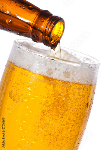Foto: Pouring Beer Pouring Beer