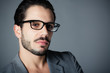 Photo: homme brun portrait lunettes homme brun portrait lunettes