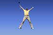 Golfspieler springt in die Luft