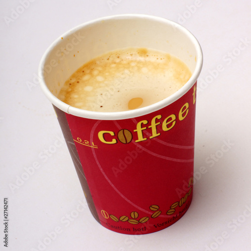 Foto: kaffeebecher mit kaffee kaffeebecher mit kaffee