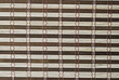 Textura de una estera de bambú marrón.