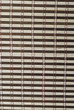 Textura de una esterilla de bambú marrón.