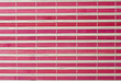 Esterilla de bambú roja.