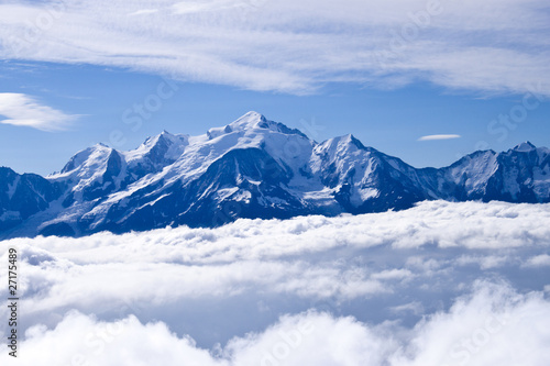 Photo: Le Mont blanc par de là les nuages Le Mont blanc par de là les nuages