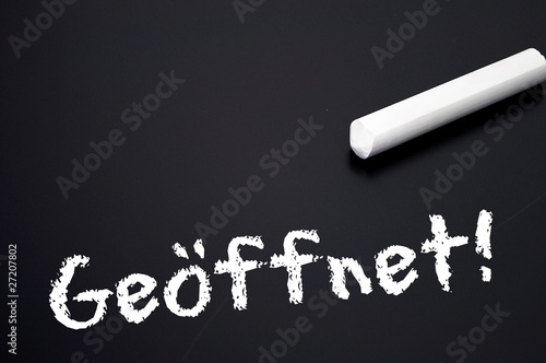 Foto: Tafel mit Geöffnet Tafel mit Geöffnet