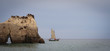 Fels mit Segelboot