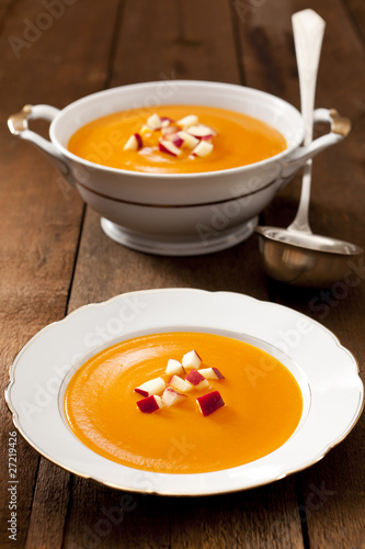 Photo: Kürbissuppe mit Apfelstücken Kürbissuppe mit Apfelstücken