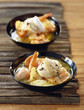 nage de poissons et crustacés, chantilly au café 