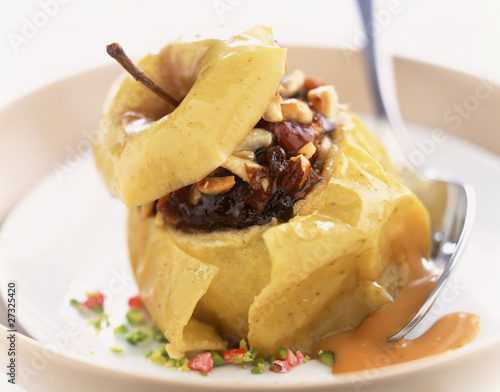 Foto: Baked apple stuffed with dried fruits Baked apple stuffed with dried fruits