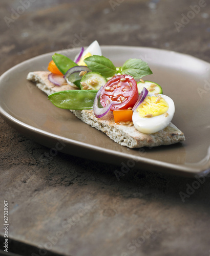 Photo: Lebanese canapé with raw vegetables Lebanese canapé with raw vegetables
