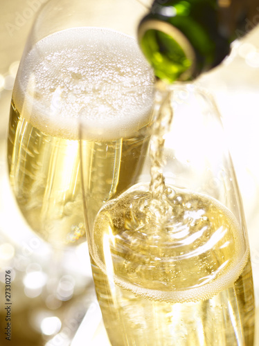 Foto: Pouring champagne into a glass Pouring champagne into a glass