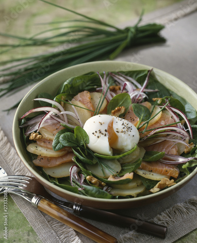 Foto: Potato,salmon,spinach and soft-boiled egg salad Potato,salmon,spinach and soft-boiled egg salad