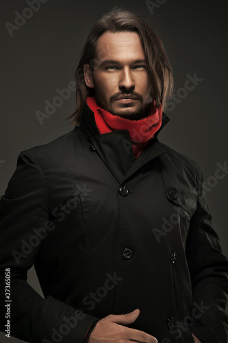 Foto: Handsome guy wearing autumn clothes Handsome guy wearing autumn clothes