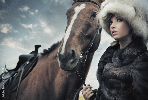 Foto: Cute woman with horse Cute woman with horse