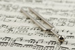 Stimmgabel auf Noten