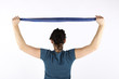 Junge Frau mit Gymnastikband