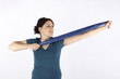 Junge Frau mit Gymnastikband