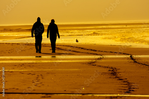 Photo: Strandspaziergang in goldener Abendsonne Strandspaziergang in goldener Abendsonne