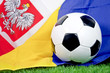 Fußball mit Polen und Ukraine Fahne