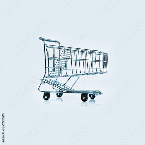 Foto: Metal wire shopping trolley Metal wire shopping trolley