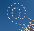 Foto: paper airplanes in the manner of symbol of email paper airplanes in the manner of symbol of email