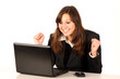 Jeune femme dans un bureau sur fond blanc Jeune femme dans un bureau sur fond blanc