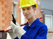 Foto: Lehrling / Azubi. Bauarbeiter auf Baustelle mit Helm. Lehrling / Azubi. Bauarbeiter auf Baustelle mit Helm.