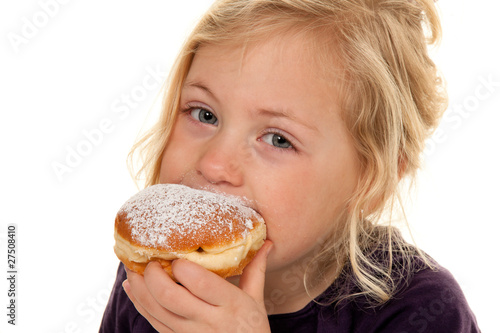 Photo: Kind im Fasching mit Krapfen. Faschingskrapfen Kind im Fasching mit Krapfen. Faschingskrapfen