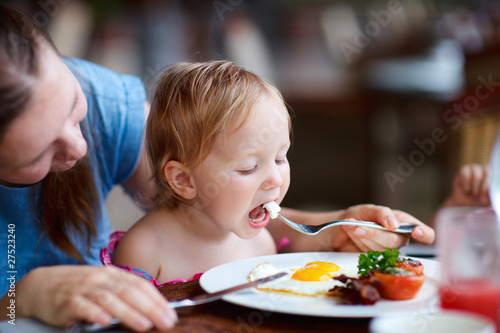 Photo : Family having breakfast Family having breakfast